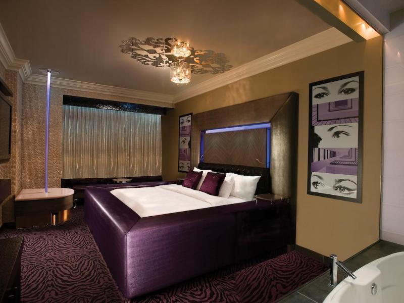 Fantasyland Hotel 4*